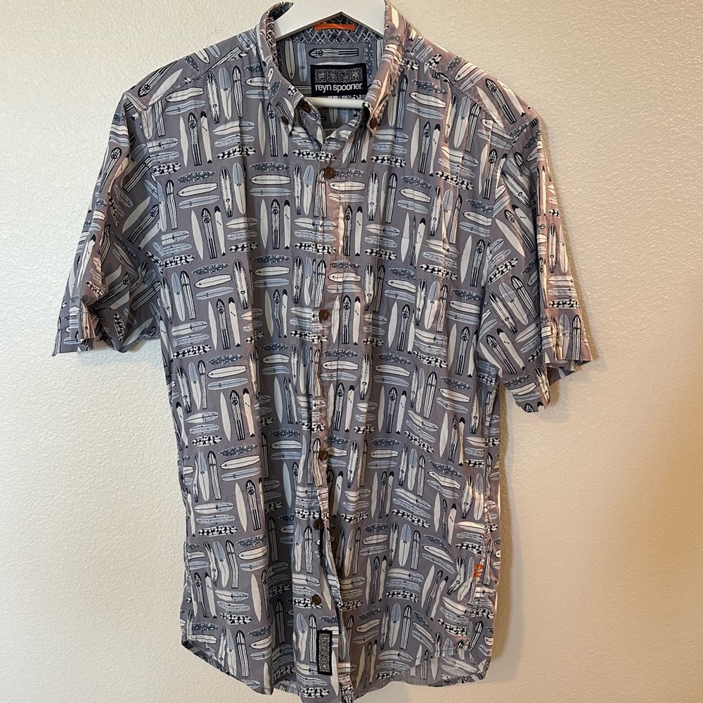 Reyn Spooner Hawaiian Print Button Collared Short Sleeve, Surf Design, Grey